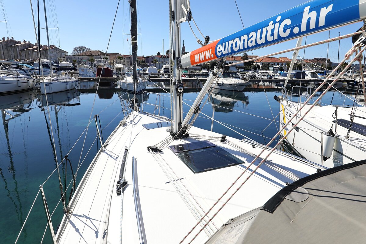 Bavaria Cruiser 34 — photo 6