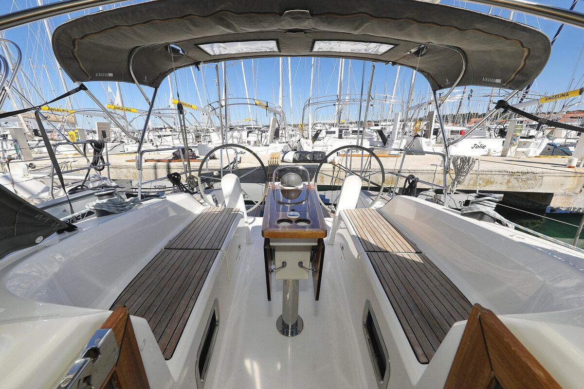 Bavaria Cruiser 34 — photo 9