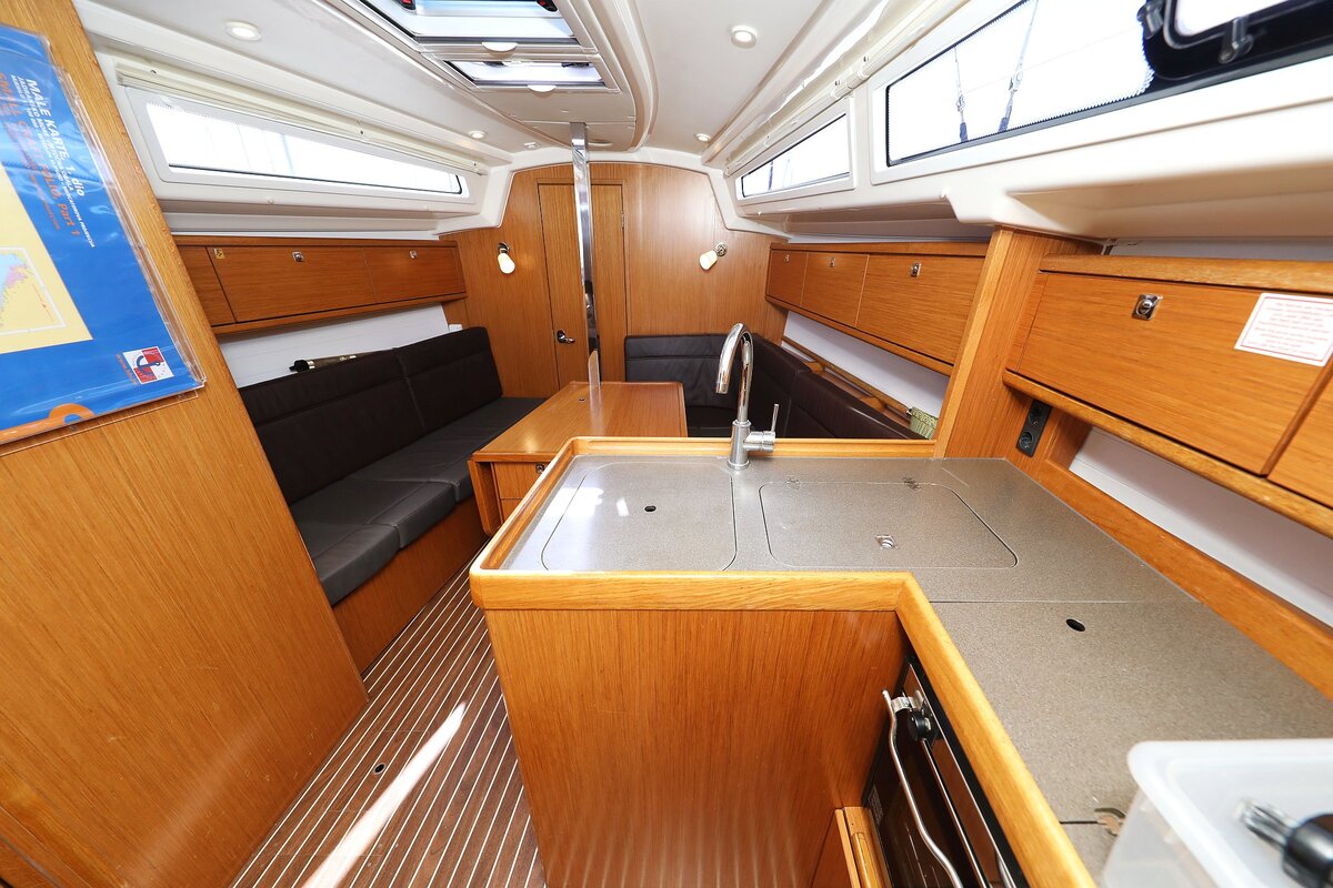 Bavaria Cruiser 34 — photo 11