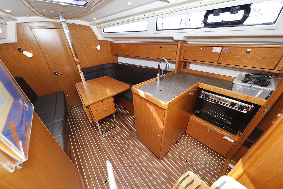 Bavaria Cruiser 34 — photo 12