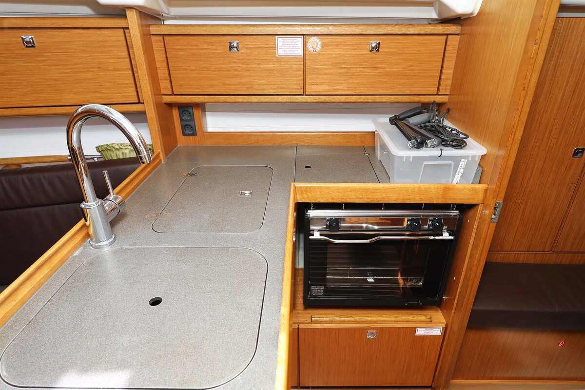 Bavaria Cruiser 34 — photo 13