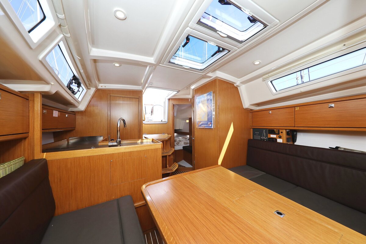 Bavaria Cruiser 34 — photo 15