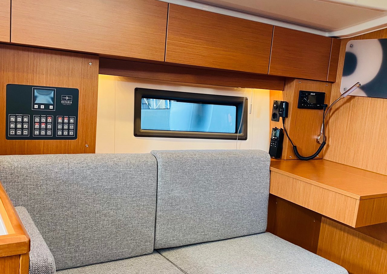 Bavaria C38 — photo 7