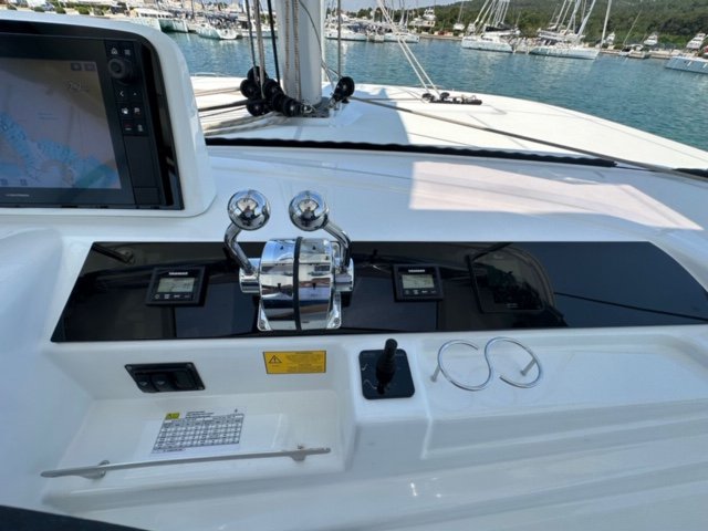 Lagoon 46 - 4 + 1 cab. — photo 30