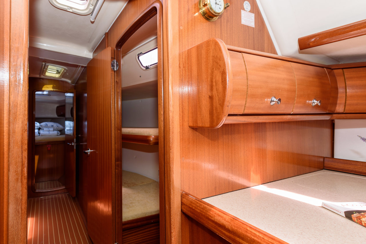 Bavaria 49 — photo 12