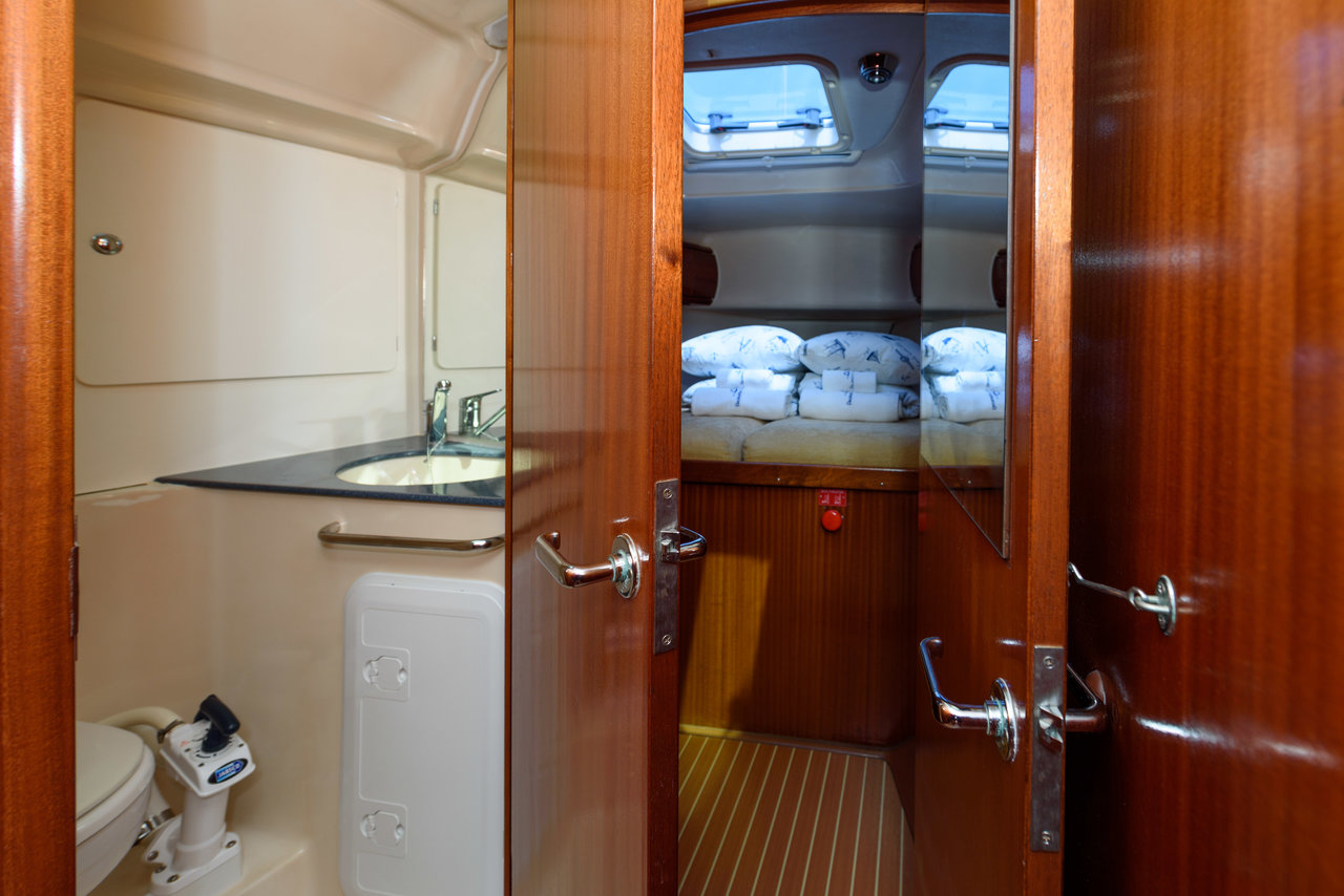 Bavaria 49 — photo 17