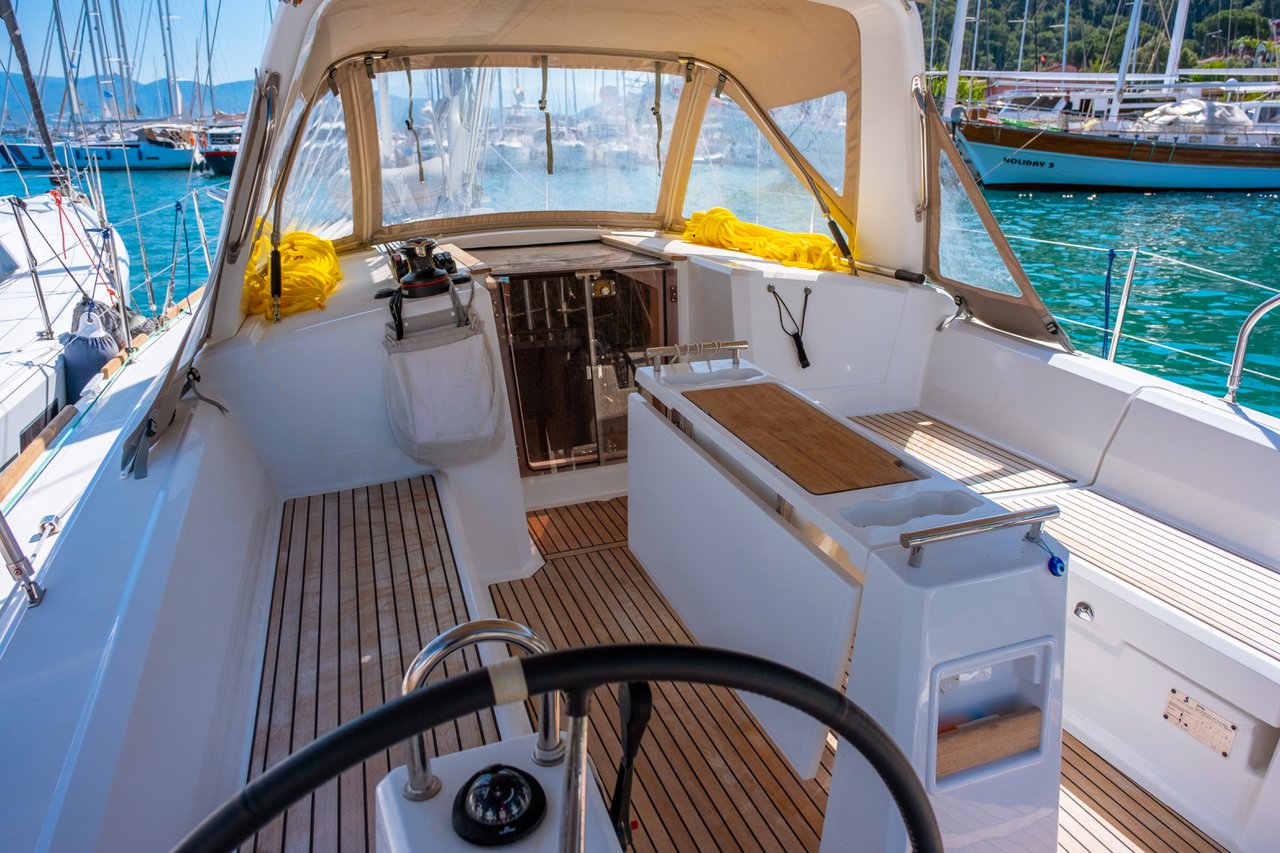 Oceanis 38.1 — photo 10
