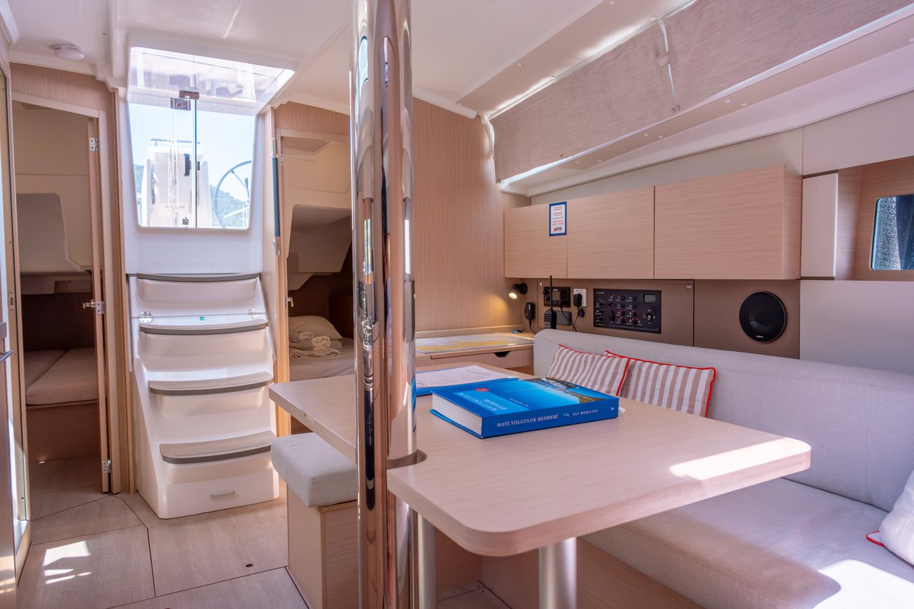 Oceanis 38.1 — photo 17