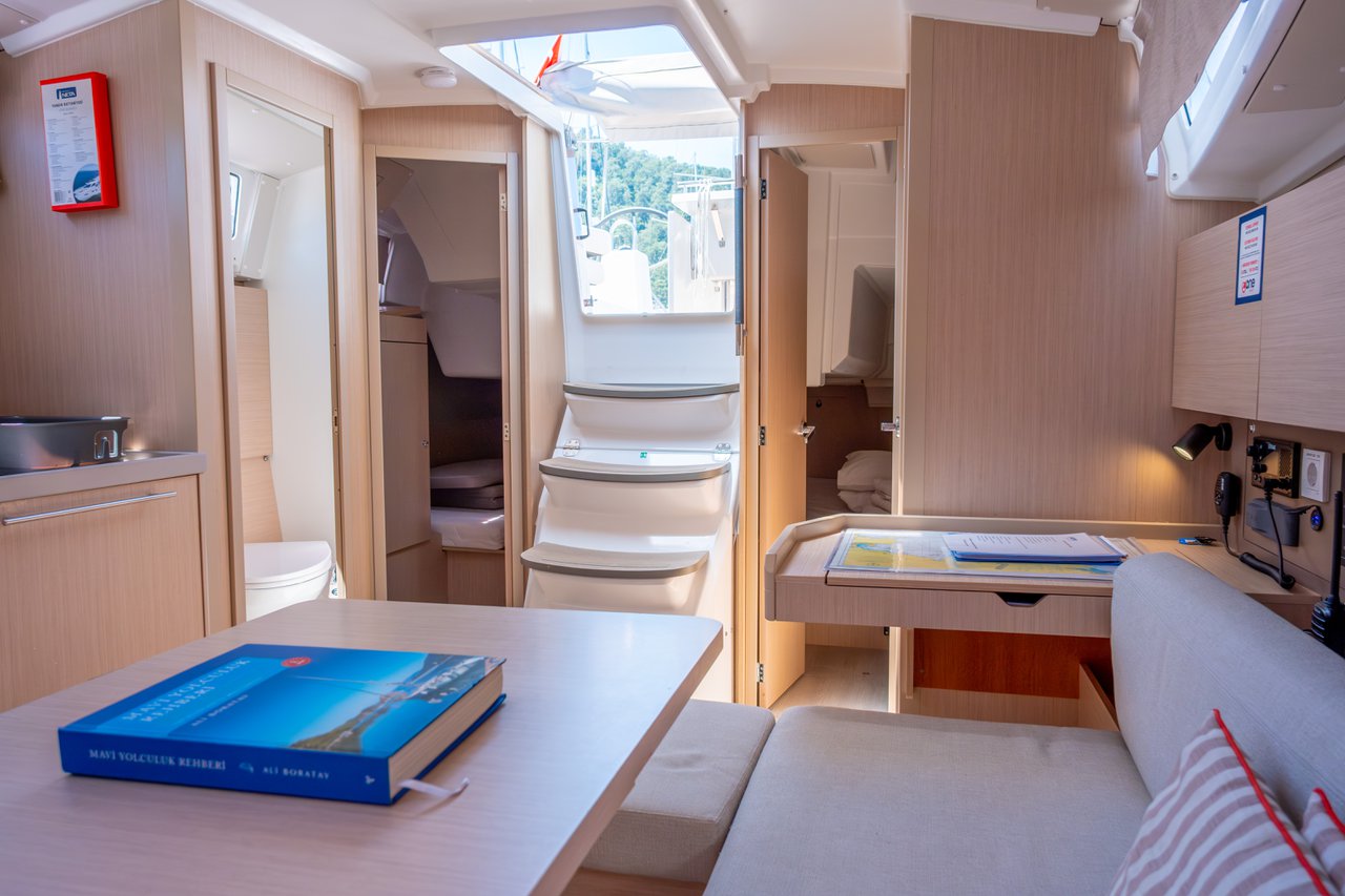 Oceanis 38.1 — photo 18