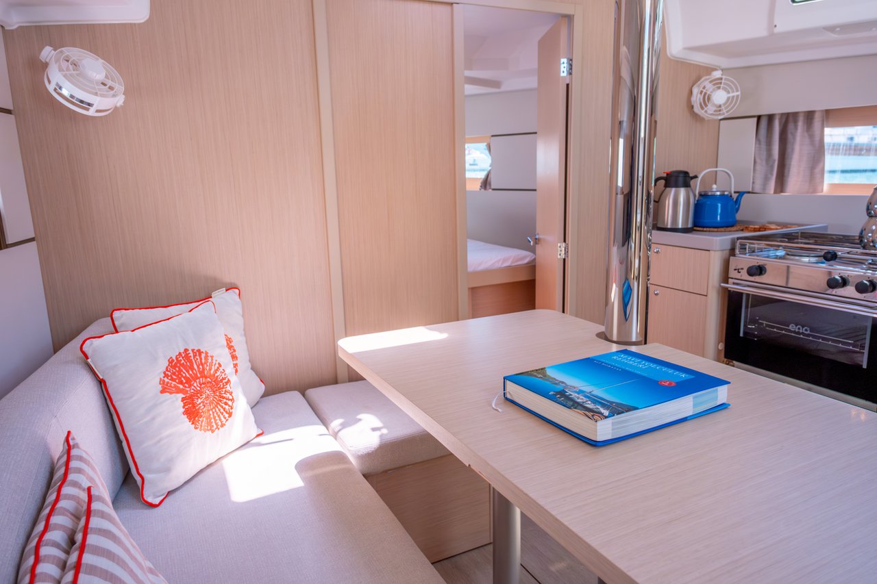 Oceanis 38.1 — photo 22