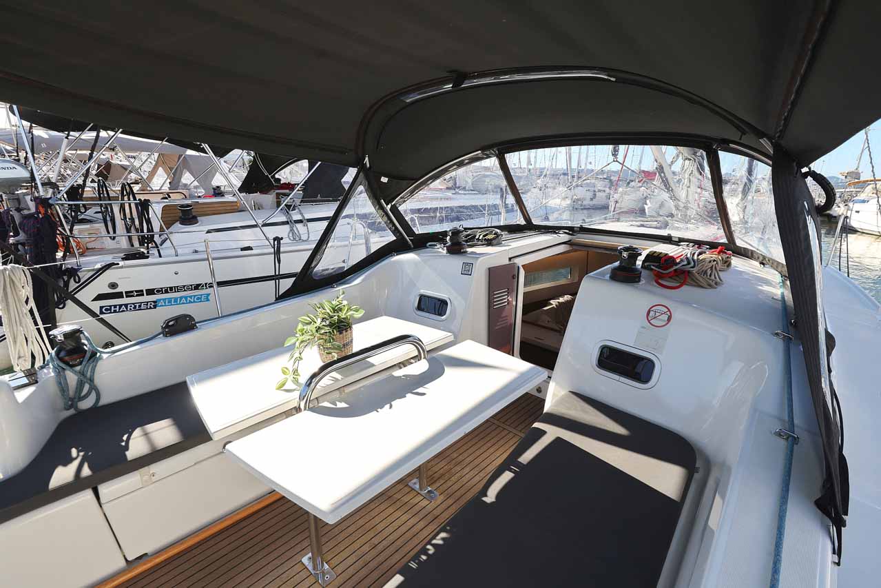 Sun Odyssey 380 Performance - 3 cab. — photo 9