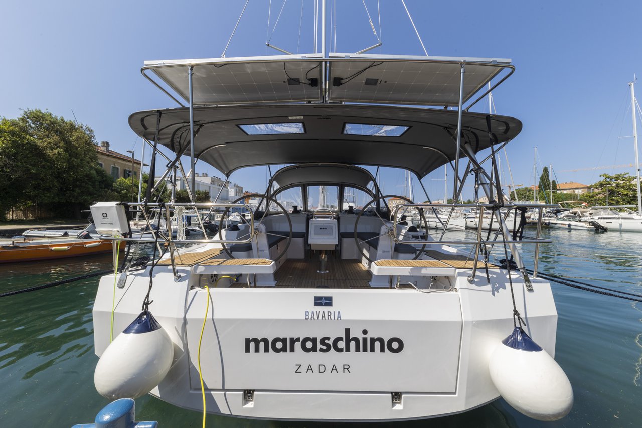 Bavaria C42 — photo 1