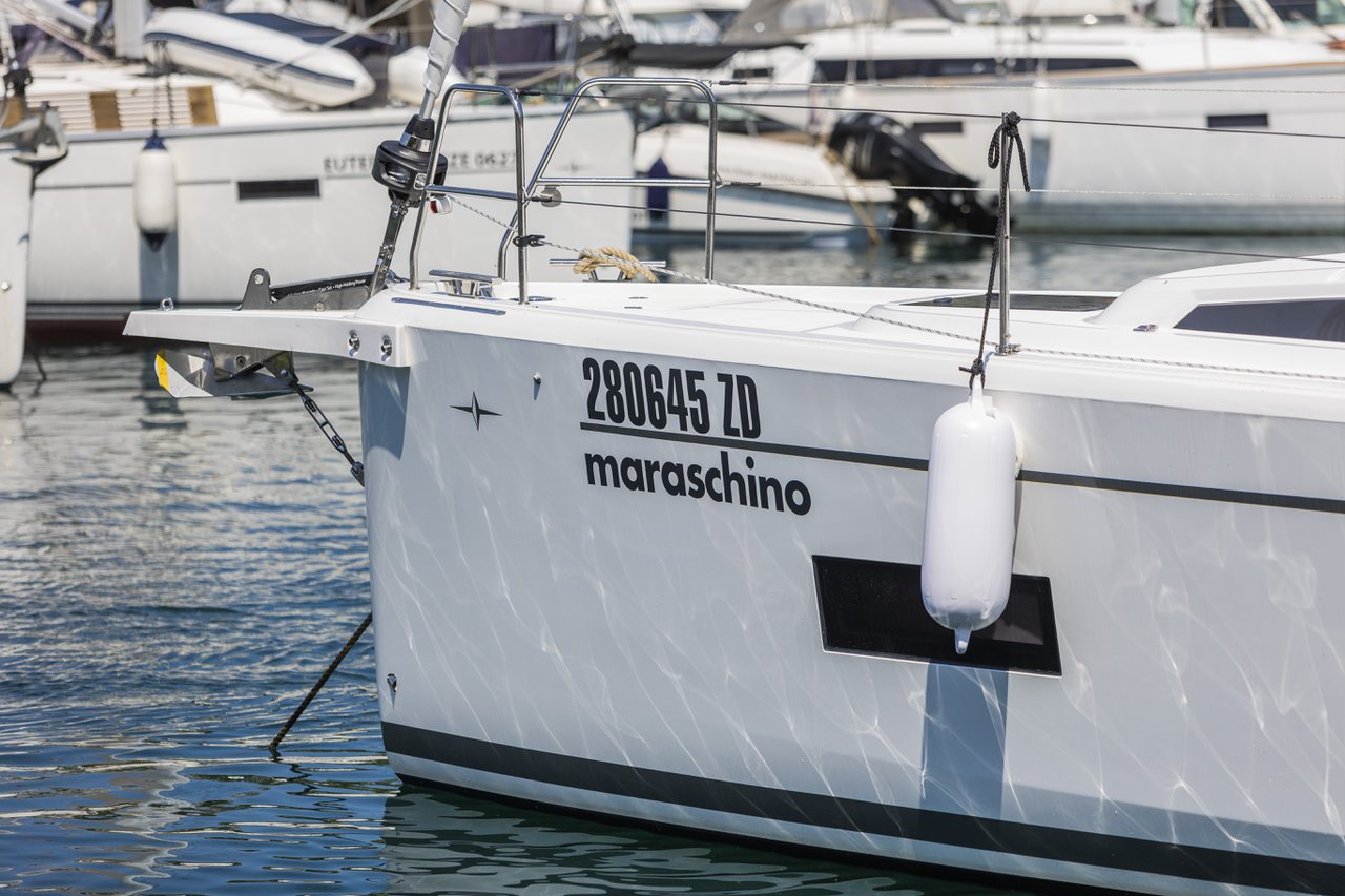 Bavaria C42 — photo 4