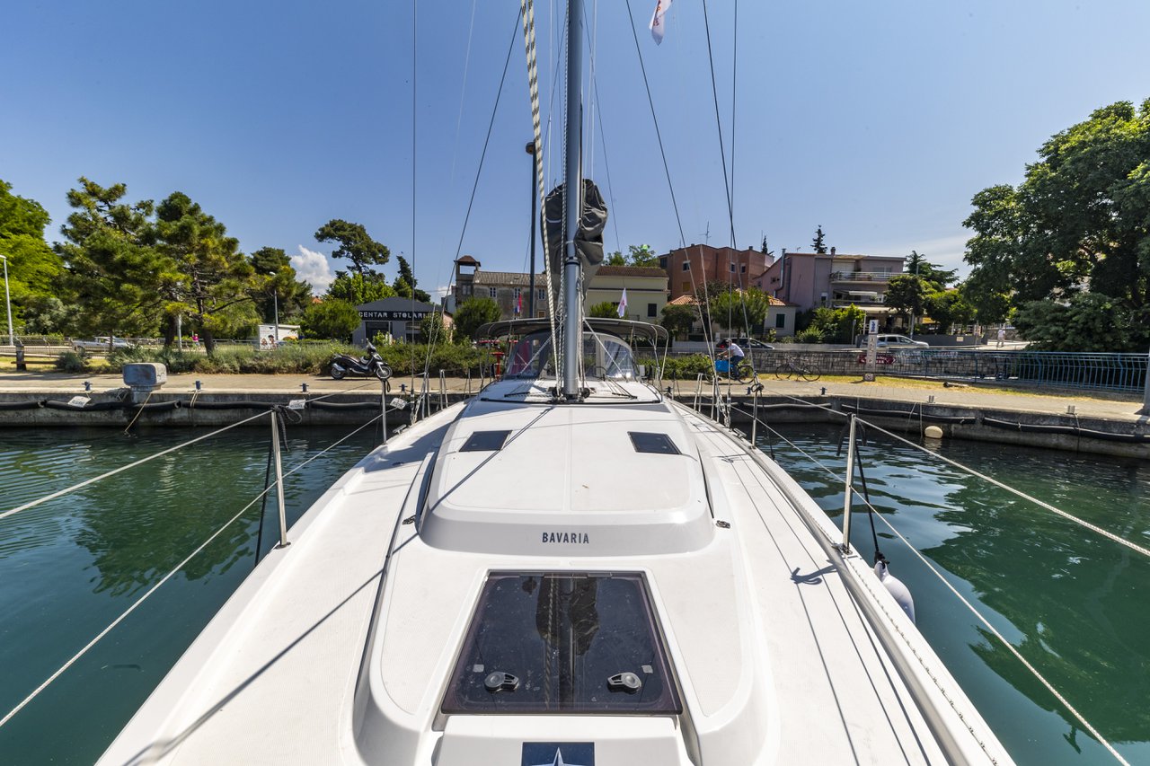 Bavaria C42 — photo 5