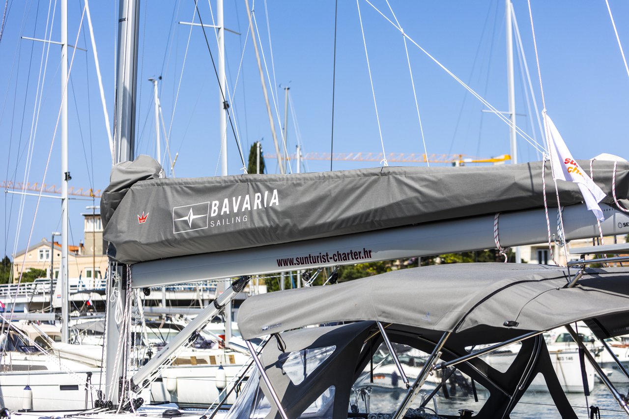 Bavaria C42 — photo 7