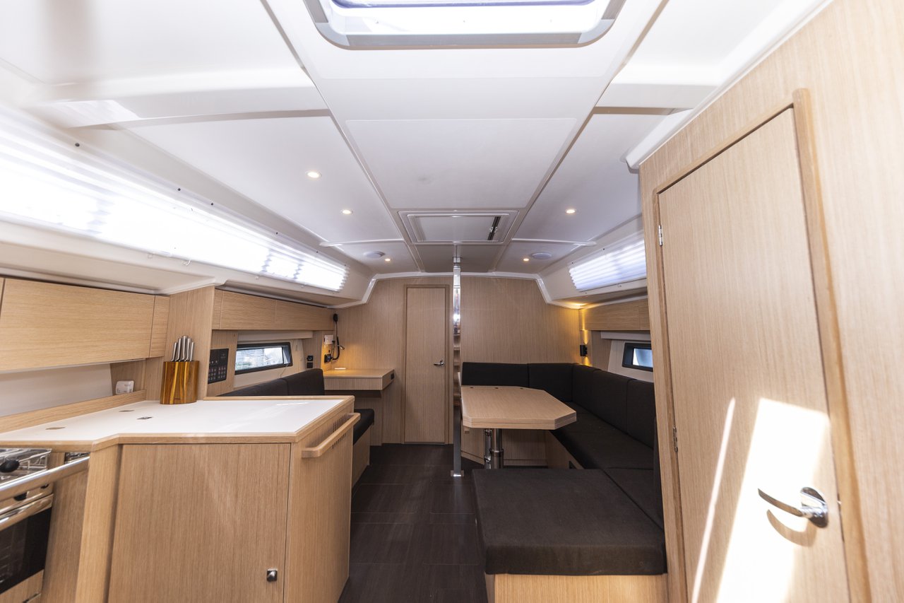 Bavaria C42 — photo 13