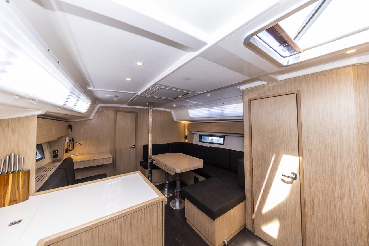 Bavaria C42 — photo 15