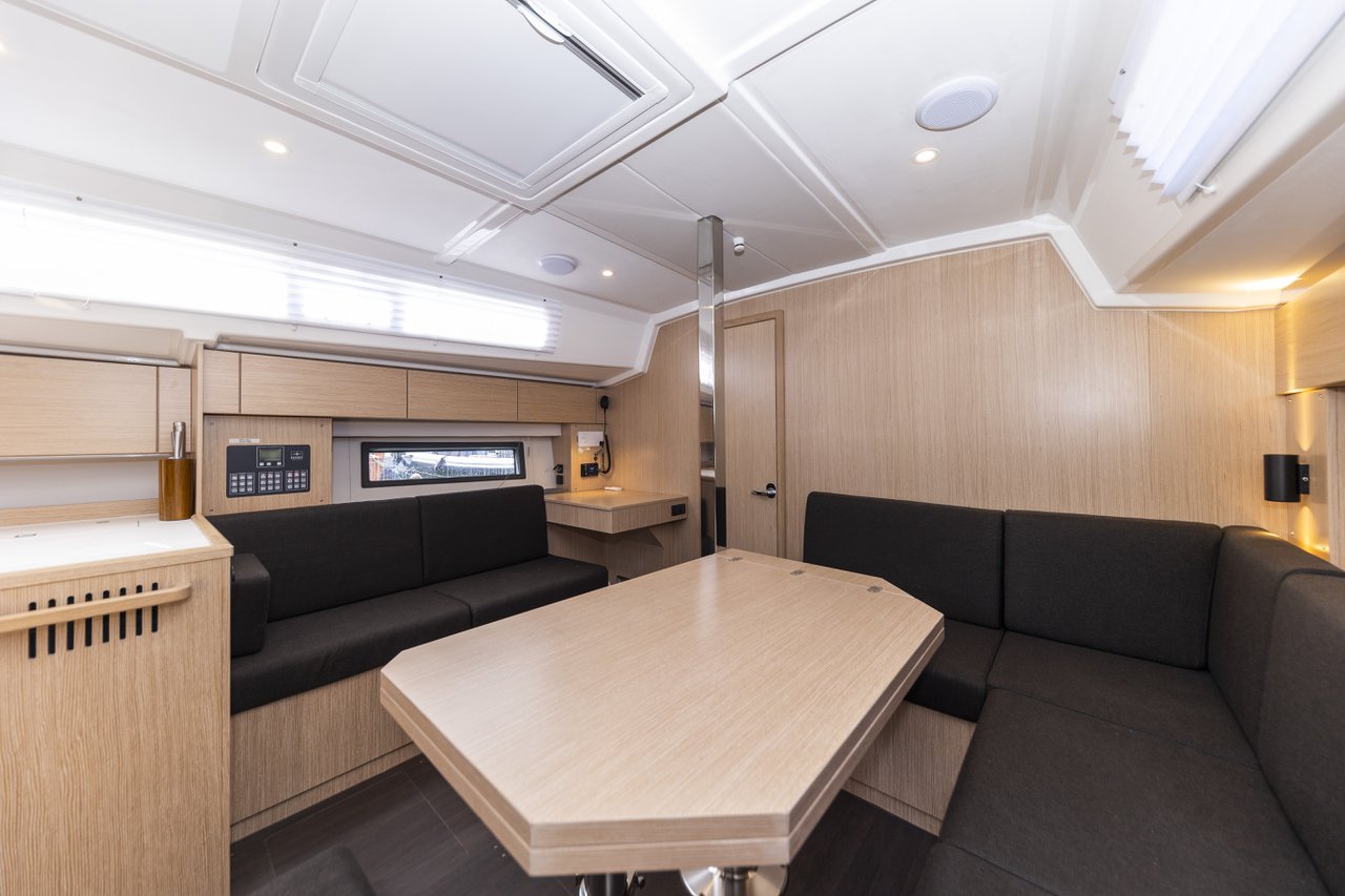 Bavaria C42 — photo 16
