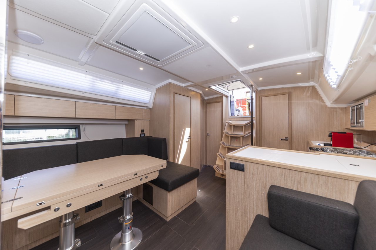 Bavaria C42 — photo 18