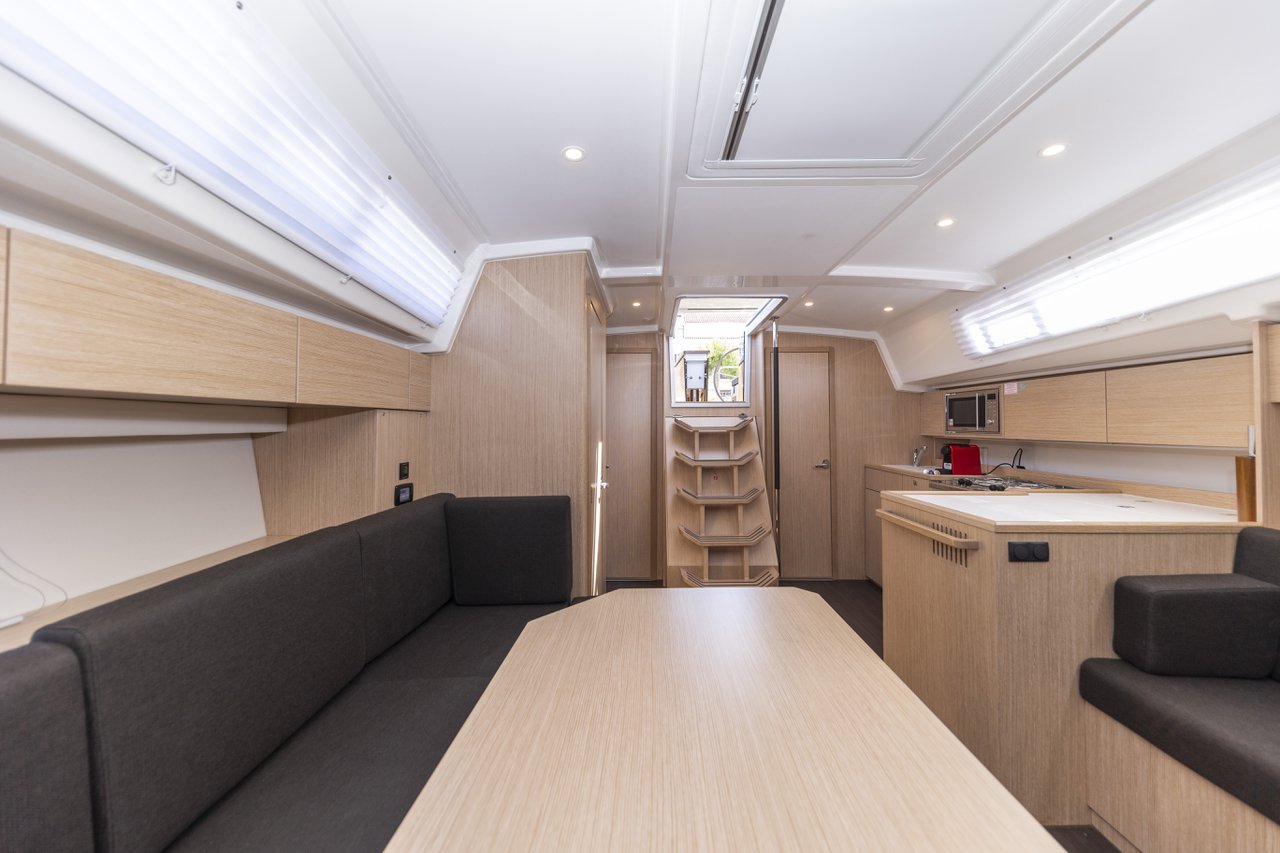 Bavaria C42 — photo 19