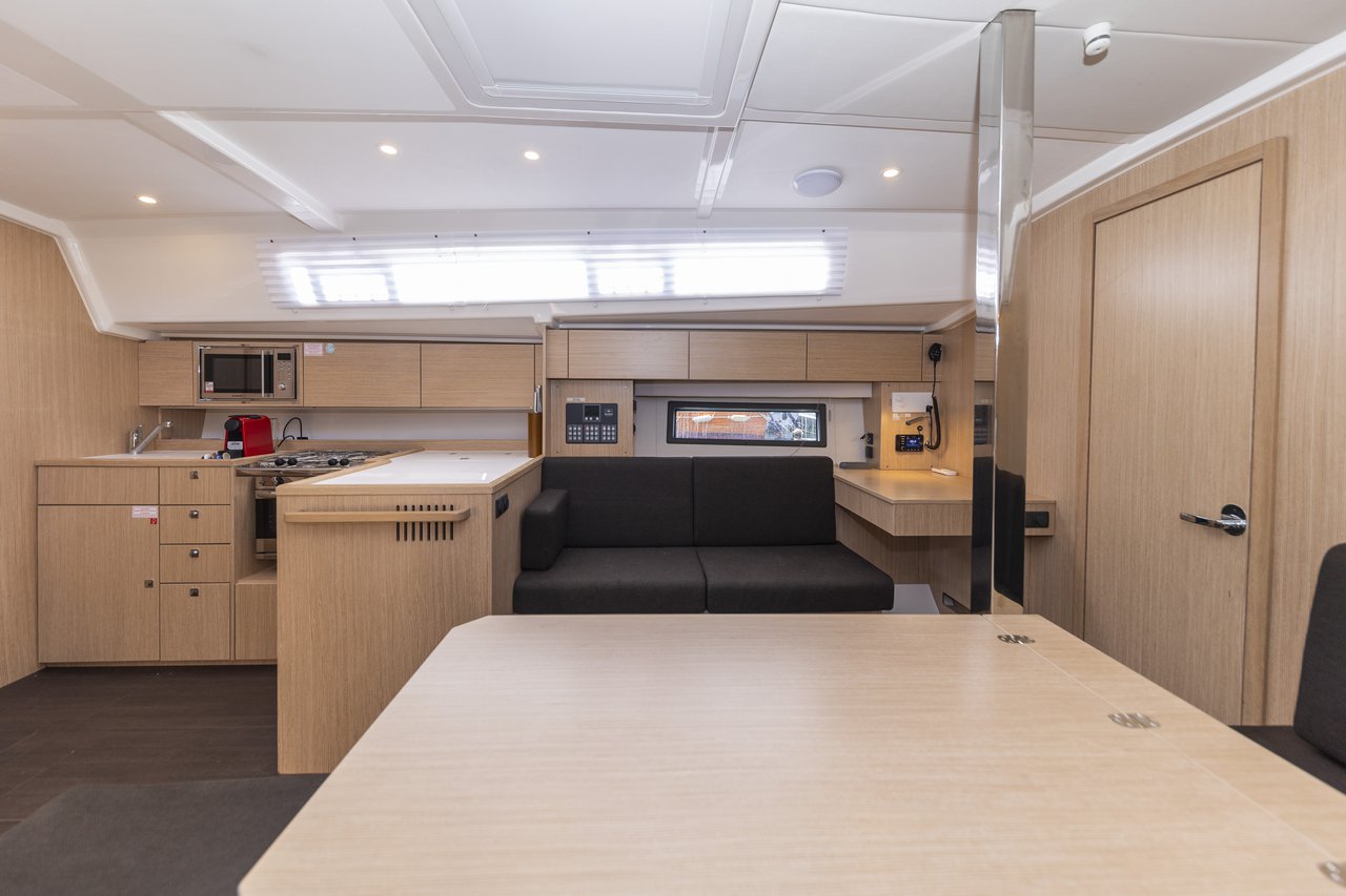 Bavaria C42 — photo 21