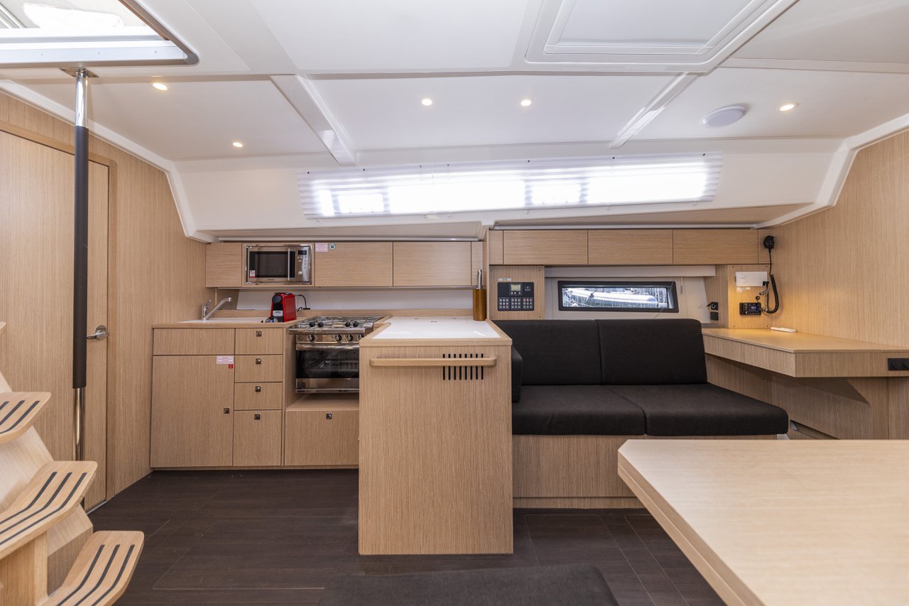 Bavaria C42 — photo 22