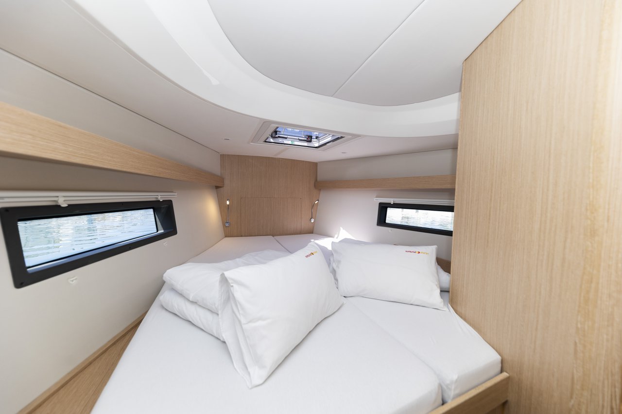 Bavaria C42 — photo 26