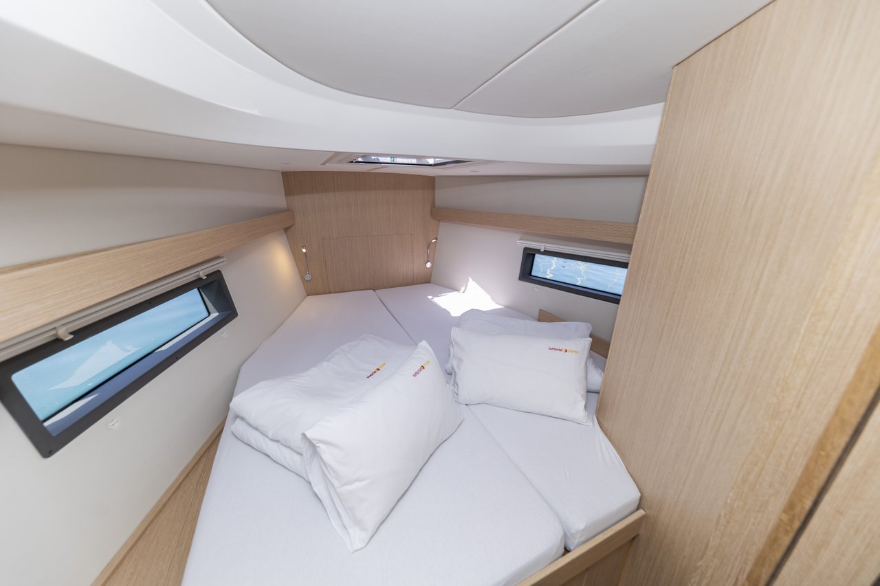Bavaria C42 — photo 28