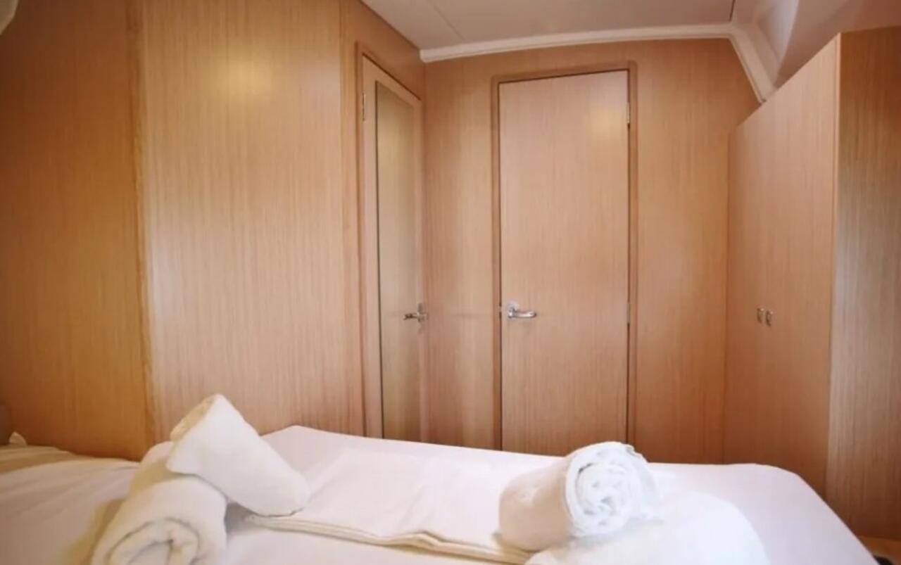 Bavaria C42 — photo 13