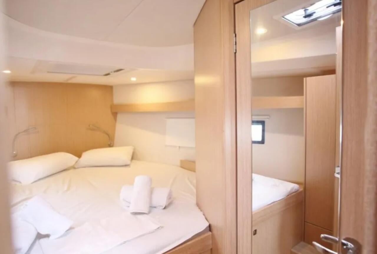 Bavaria C42 — photo 15
