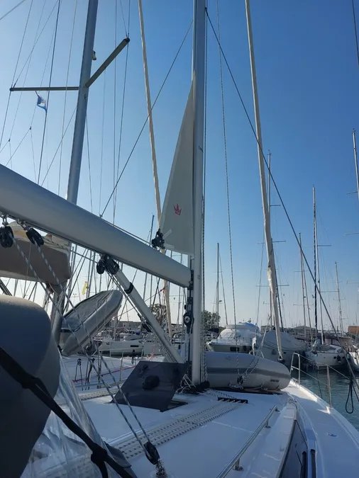 Bavaria C42 — photo 8