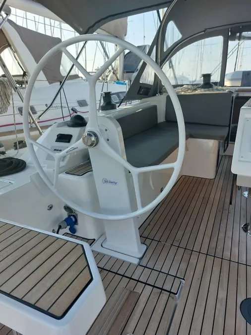 Bavaria C42 — photo 10