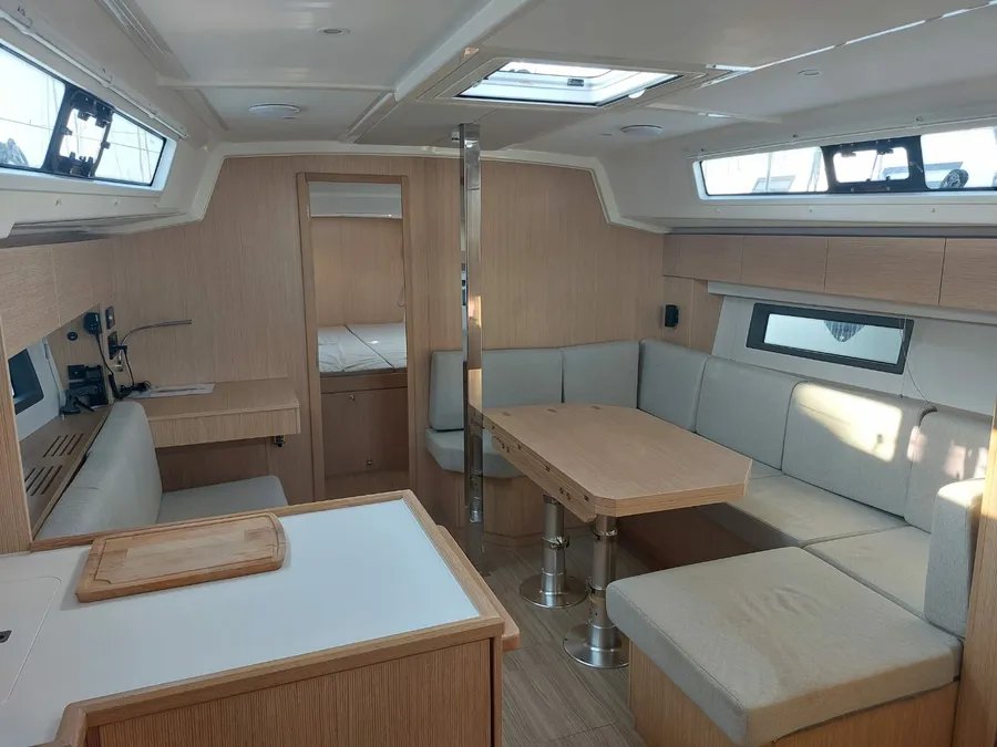 Bavaria C42 — photo 12