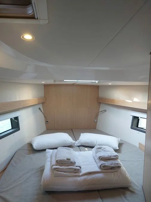 Bavaria C42 — photo 15