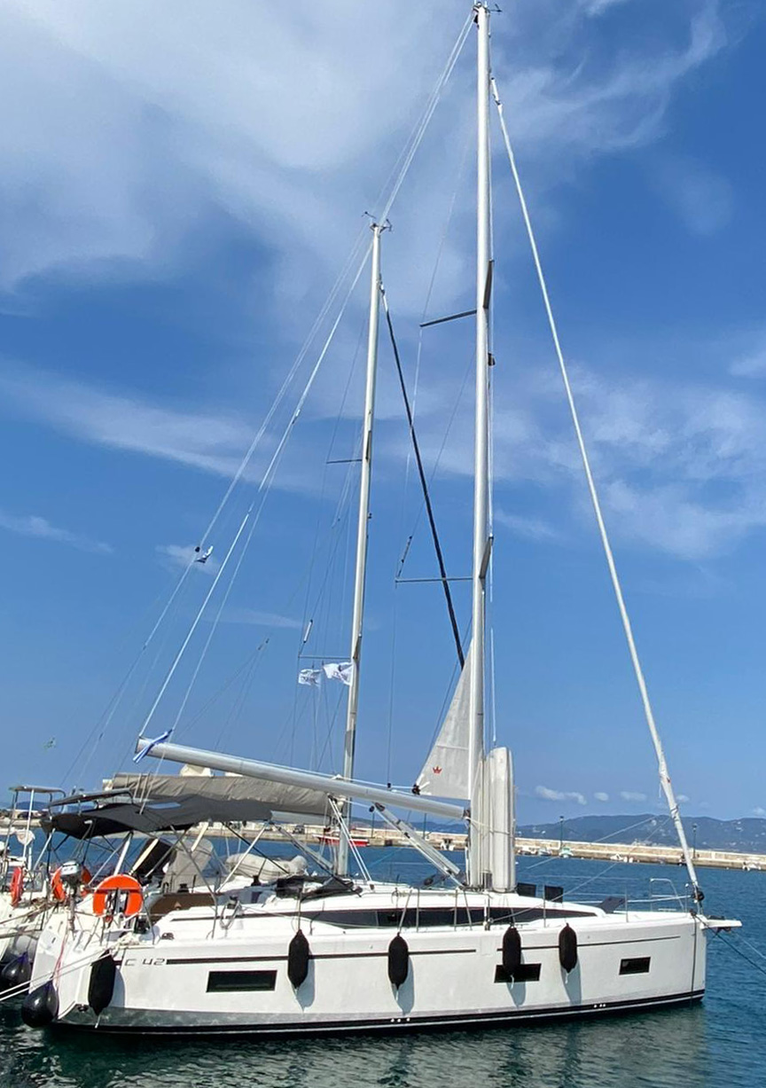 Bavaria C42 — photo 1