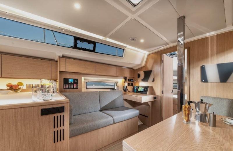 Bavaria C42 — photo 7