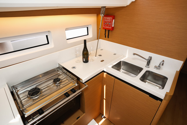 Sun Odyssey 440 - 4 cab. — photo 8