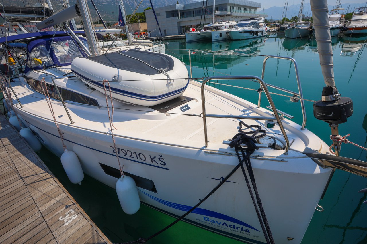 Bavaria C38 — photo 3