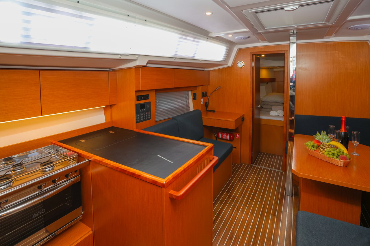 Bavaria C38 — photo 6