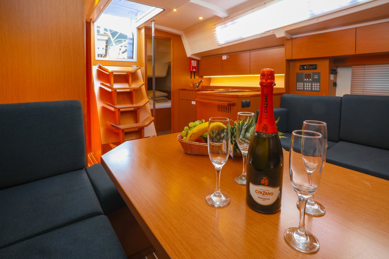 Bavaria C38 — photo 7