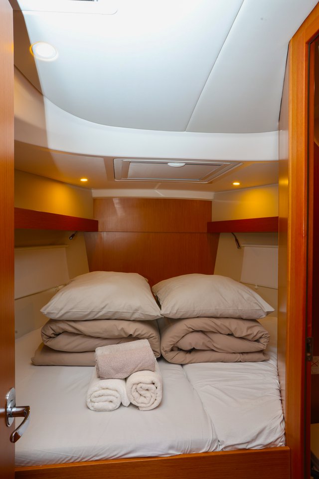 Bavaria C38 — photo 8