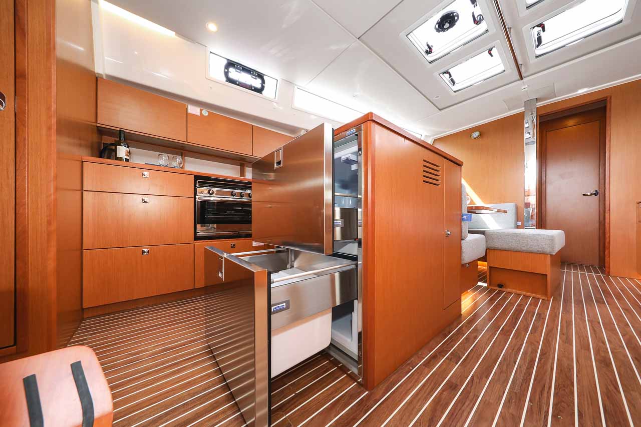 Bavaria C50 Holiday - 5 + 1 cab. — photo 31