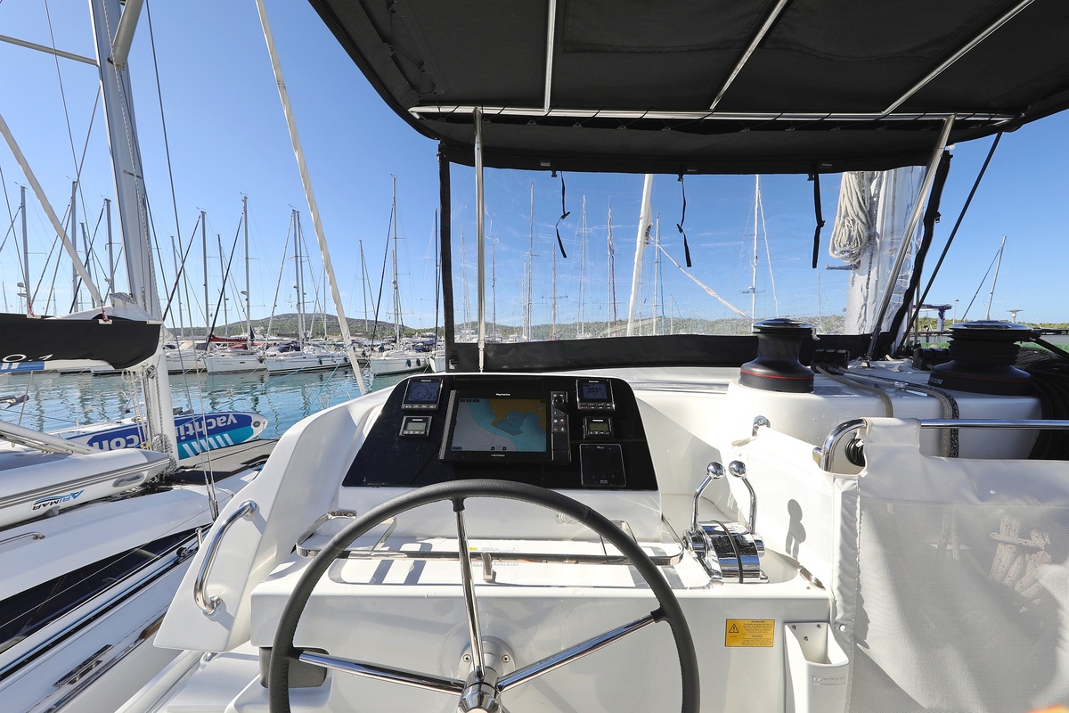 Lagoon 42 - 4 + 2 cab. — photo 5