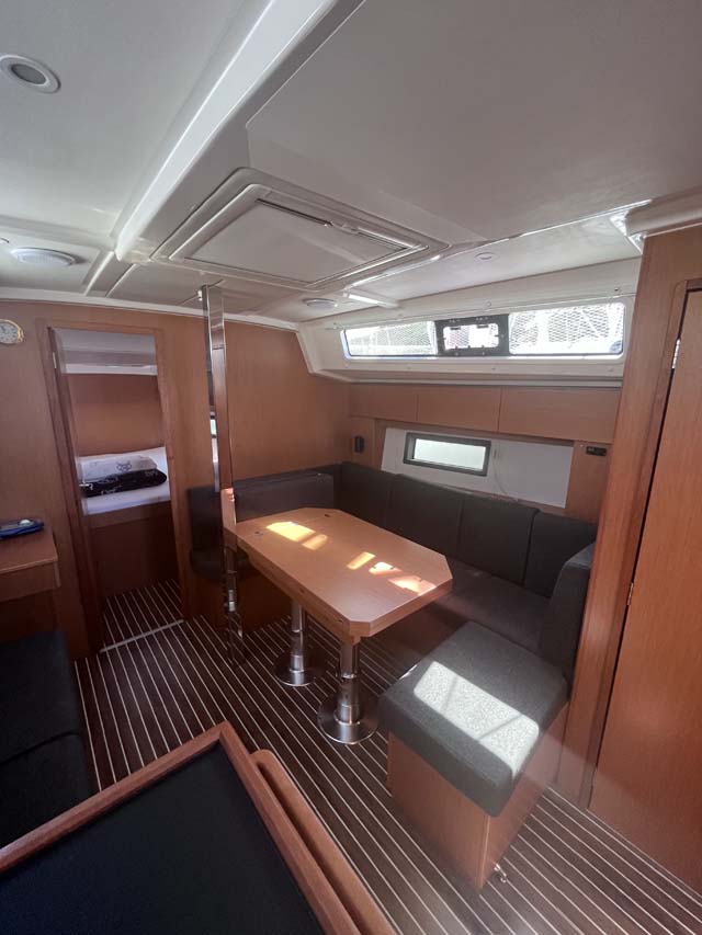 Bavaria C38 — photo 7