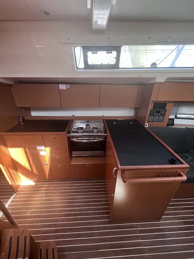 Bavaria C38 — photo 8