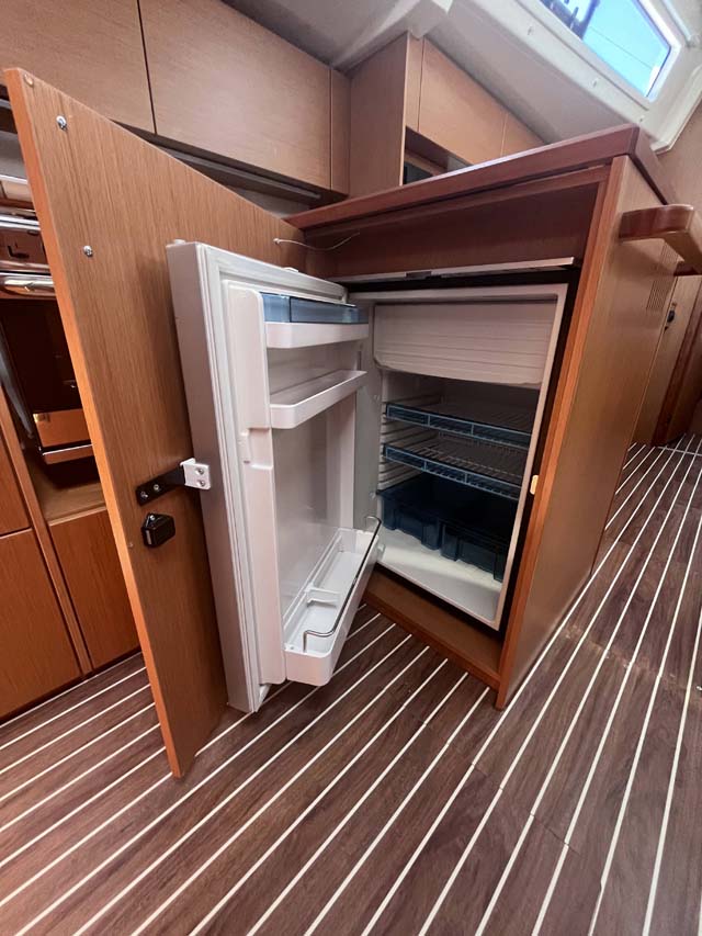 Bavaria C38 — photo 9