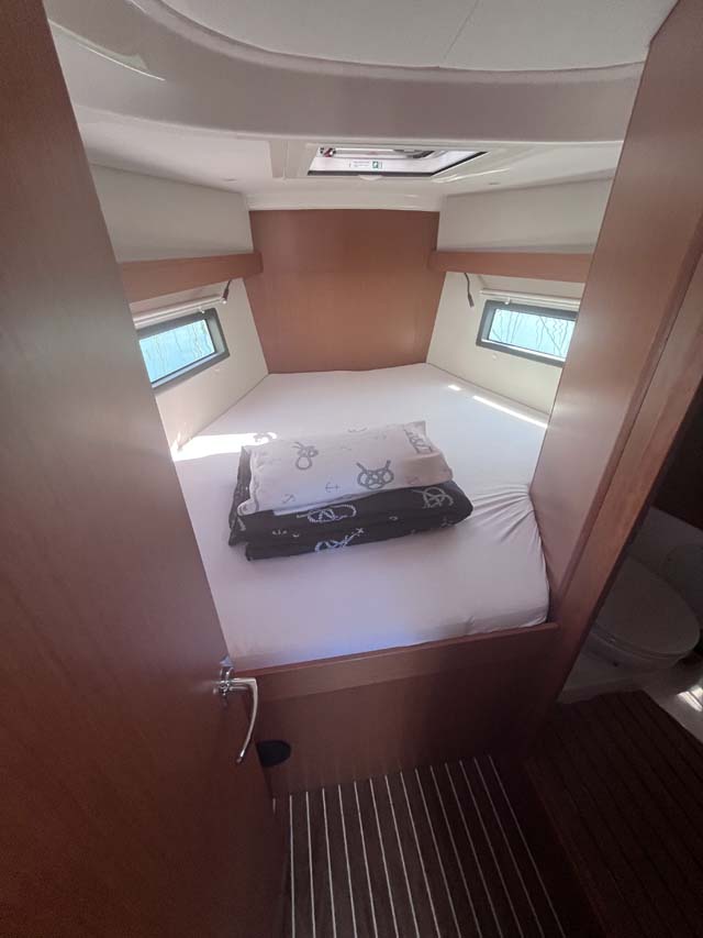 Bavaria C38 — photo 11