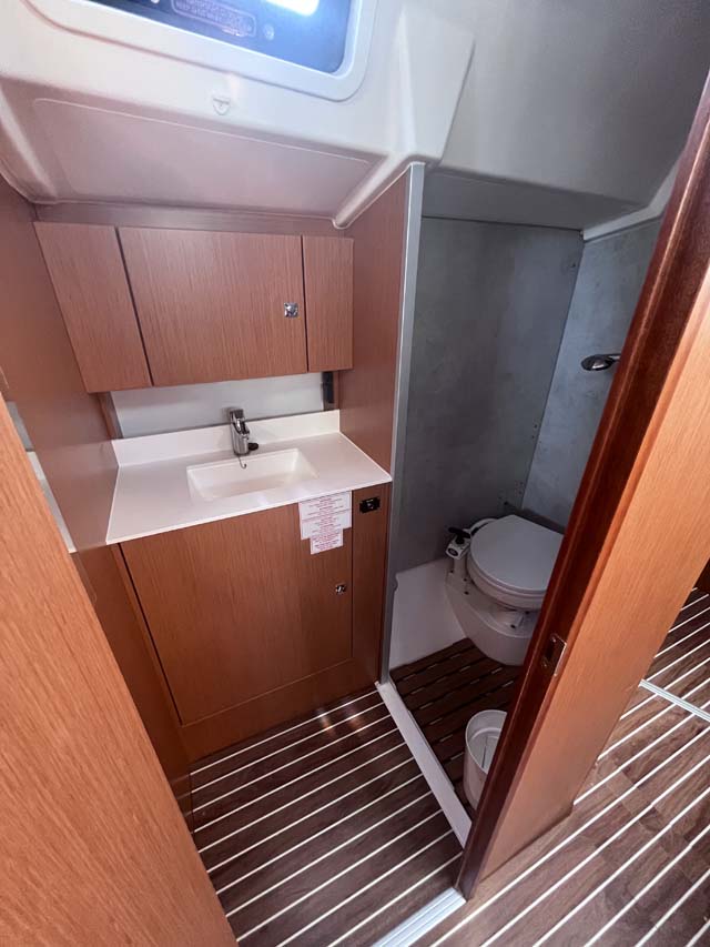 Bavaria C38 — photo 14