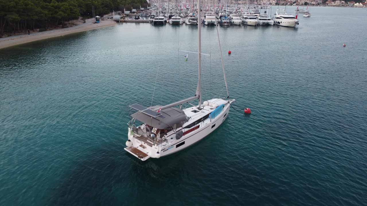 Bavaria C38 — photo 5