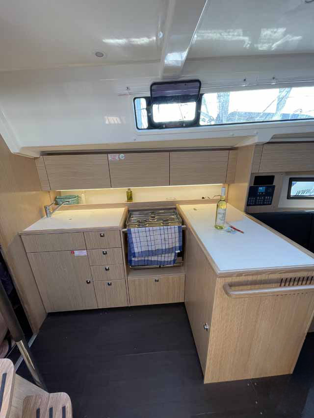 Bavaria C38 — photo 13